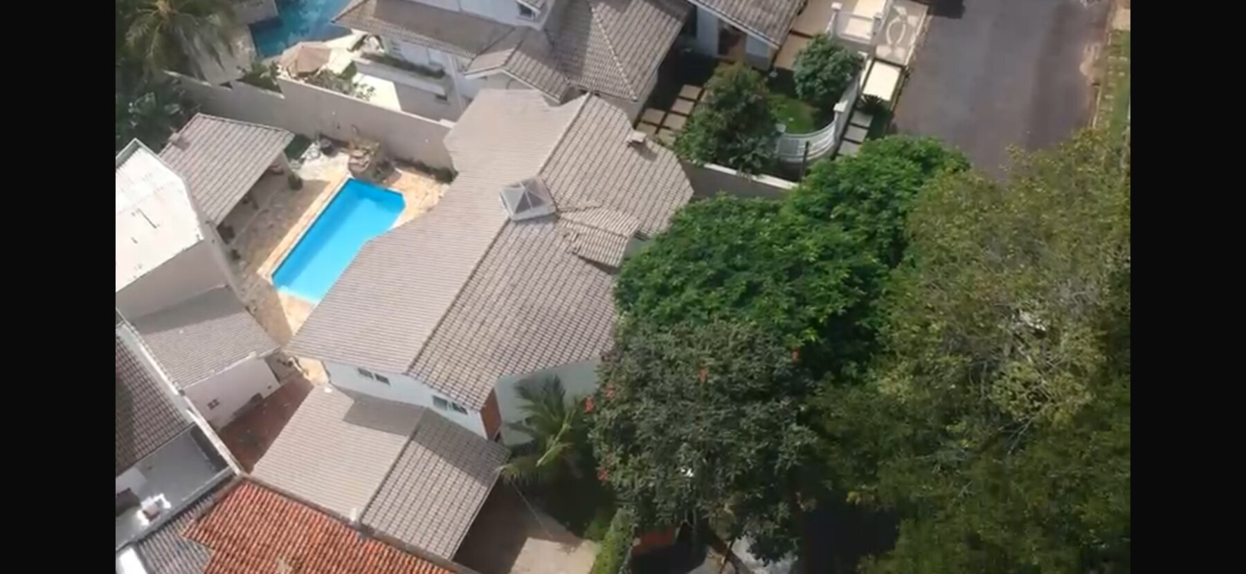 Vista aérea do terreno e da casa